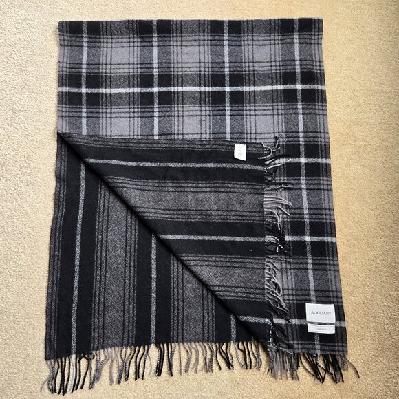 Auxiliary Reversible THICK Wool Scarf---2 SCARVES IN 1! Aritzia - Picture 1 of 13